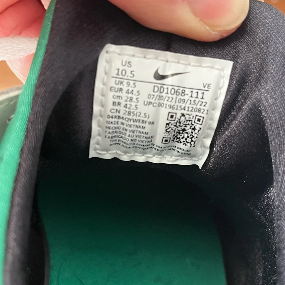 Nike Air Huaraches - Picture 4 of 4